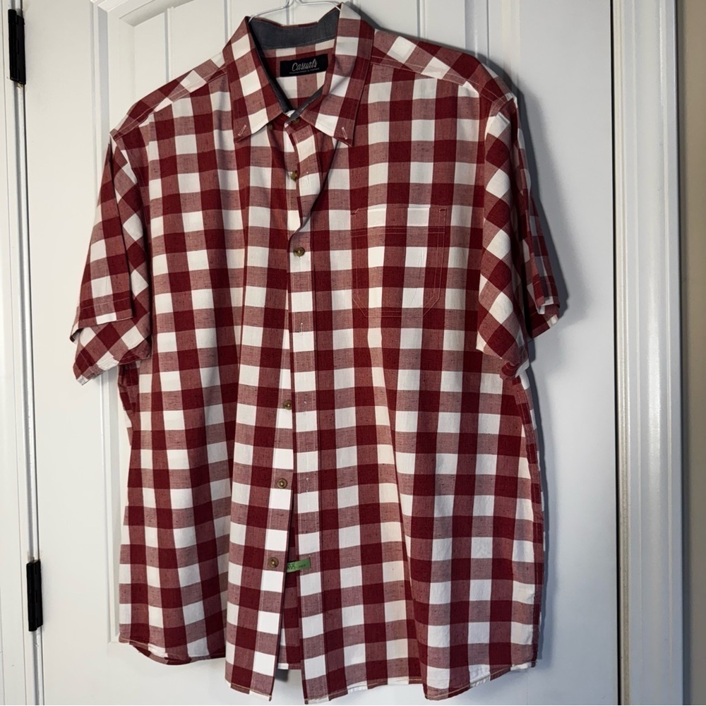 Roundtree & Yorke Red and White Casual Button Down Shirt